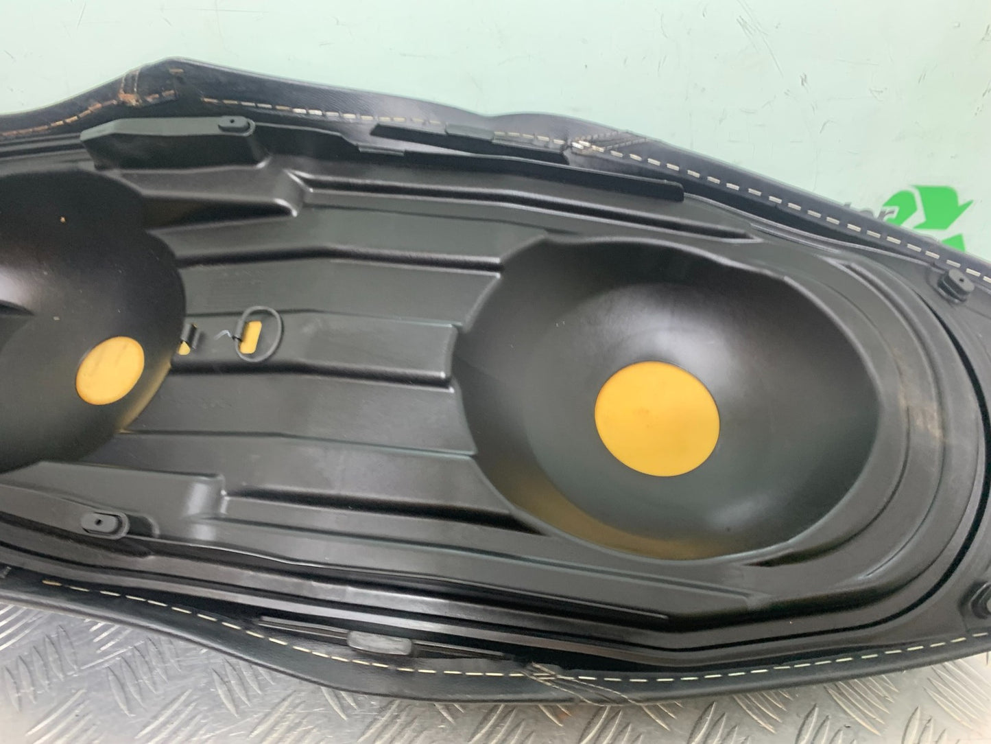 YAMAHA XMAX 300 SEAT  YEAR 2017-2020 (CMB1218)