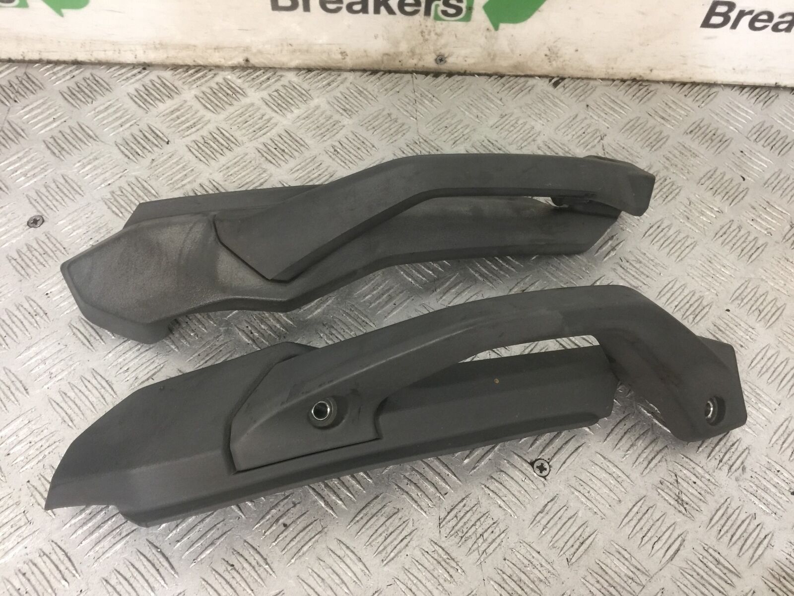 YAMAHA XT660Z TENERE GRAB RAILS YEAR 2012  (STOCK 863)