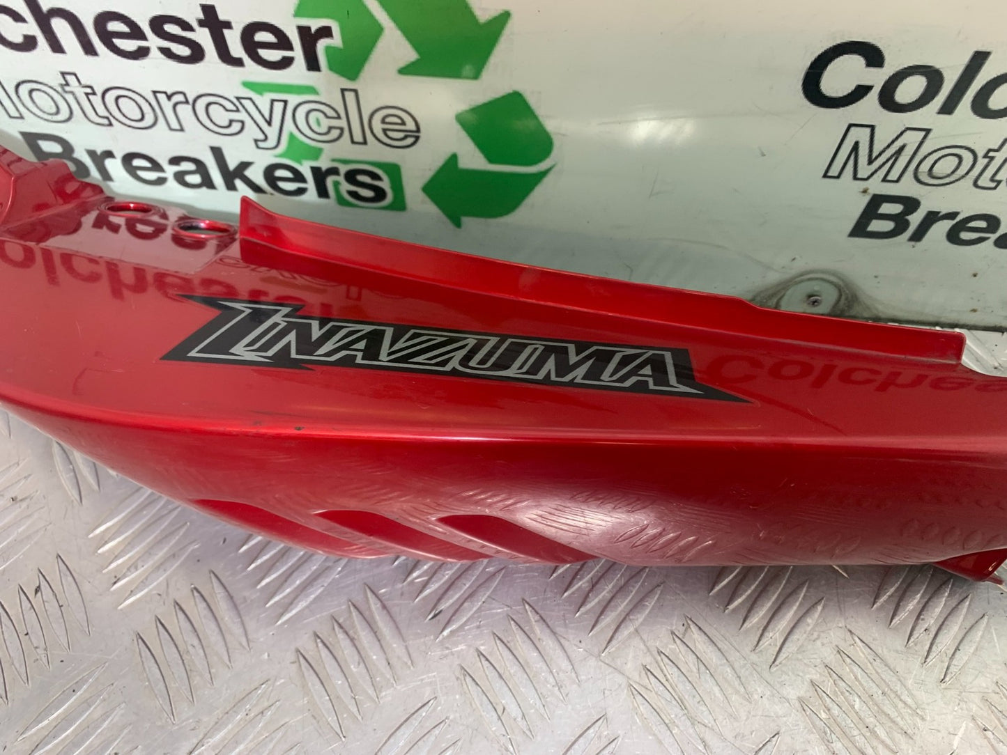 SUZUKI GW250 GW 250 INAZUMA RIGHT SEAT PANEL  YEAR 2013-2018  (CMB1205)