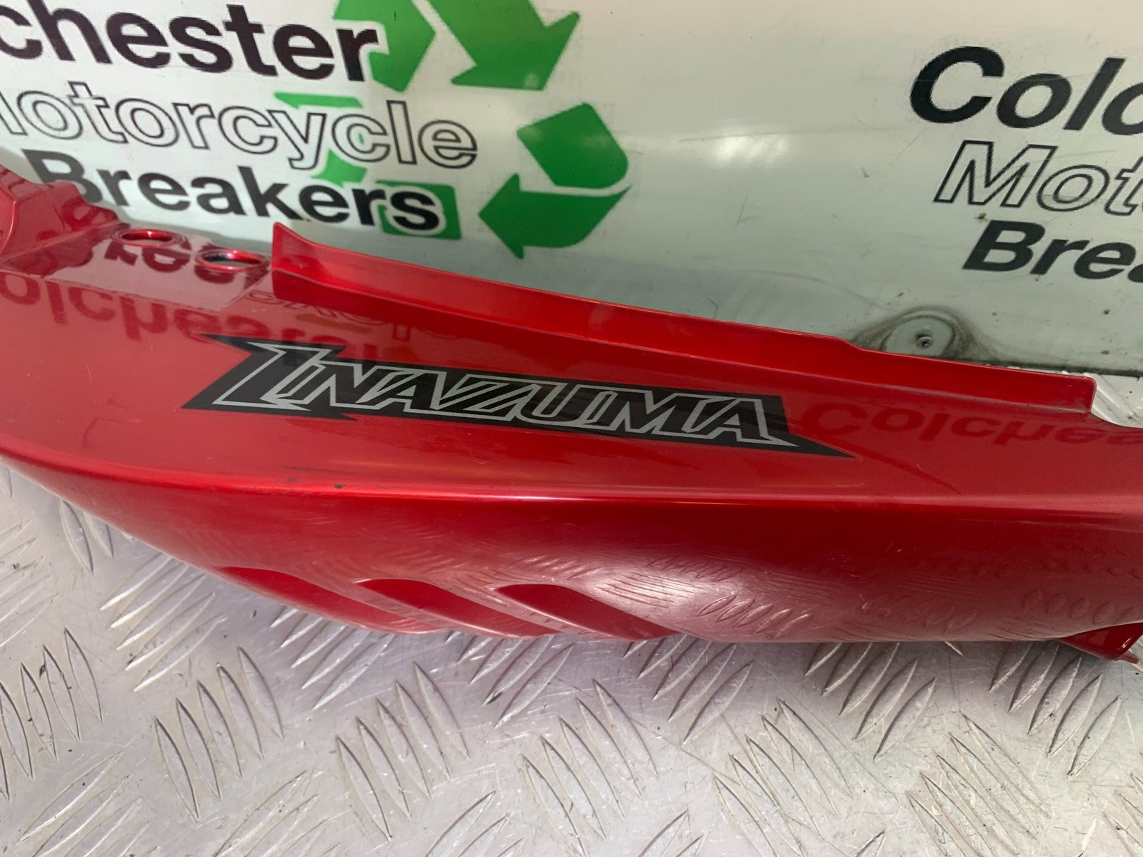 SUZUKI GW250 GW 250 INAZUMA RIGHT SEAT PANEL  YEAR 2013-2018  (CMB1205)