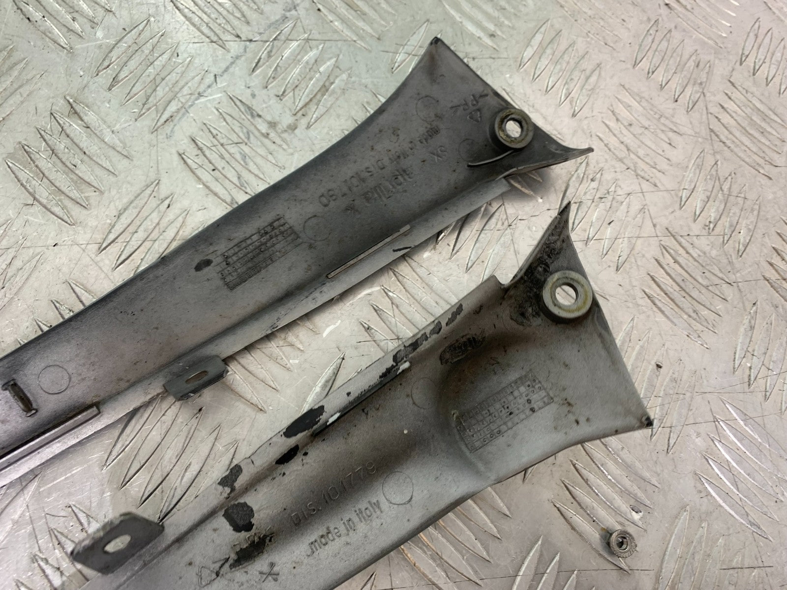 APRILIA RSV1000 RSV 1000 MILLE LEFT AND RIGHT SIDE INFILLS  1998- 2003 (CMB1184)