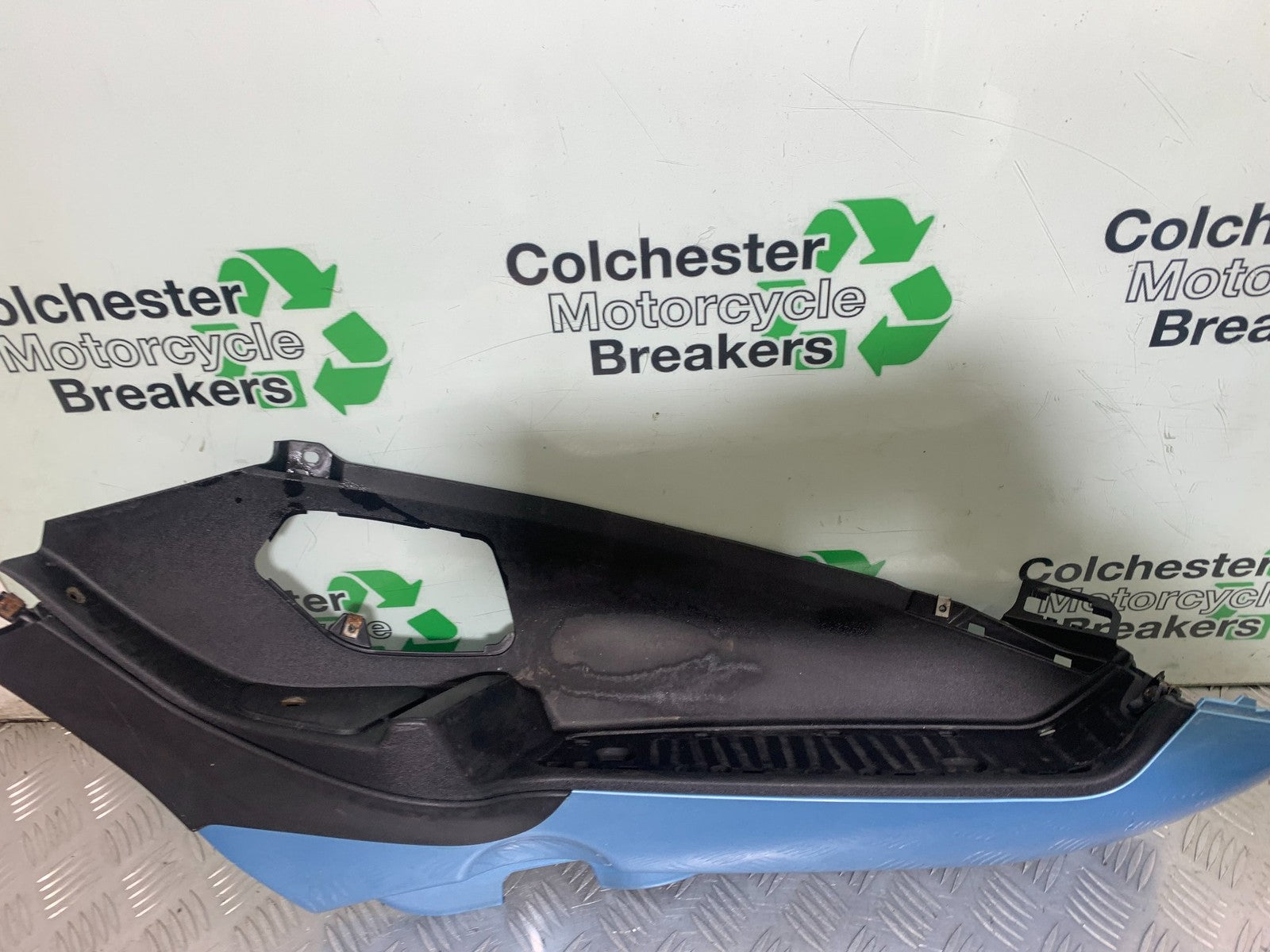 PIAGGIO MP3 250 ie RIGHT FOOTBOARD YEAR 2007 (CMB1307)