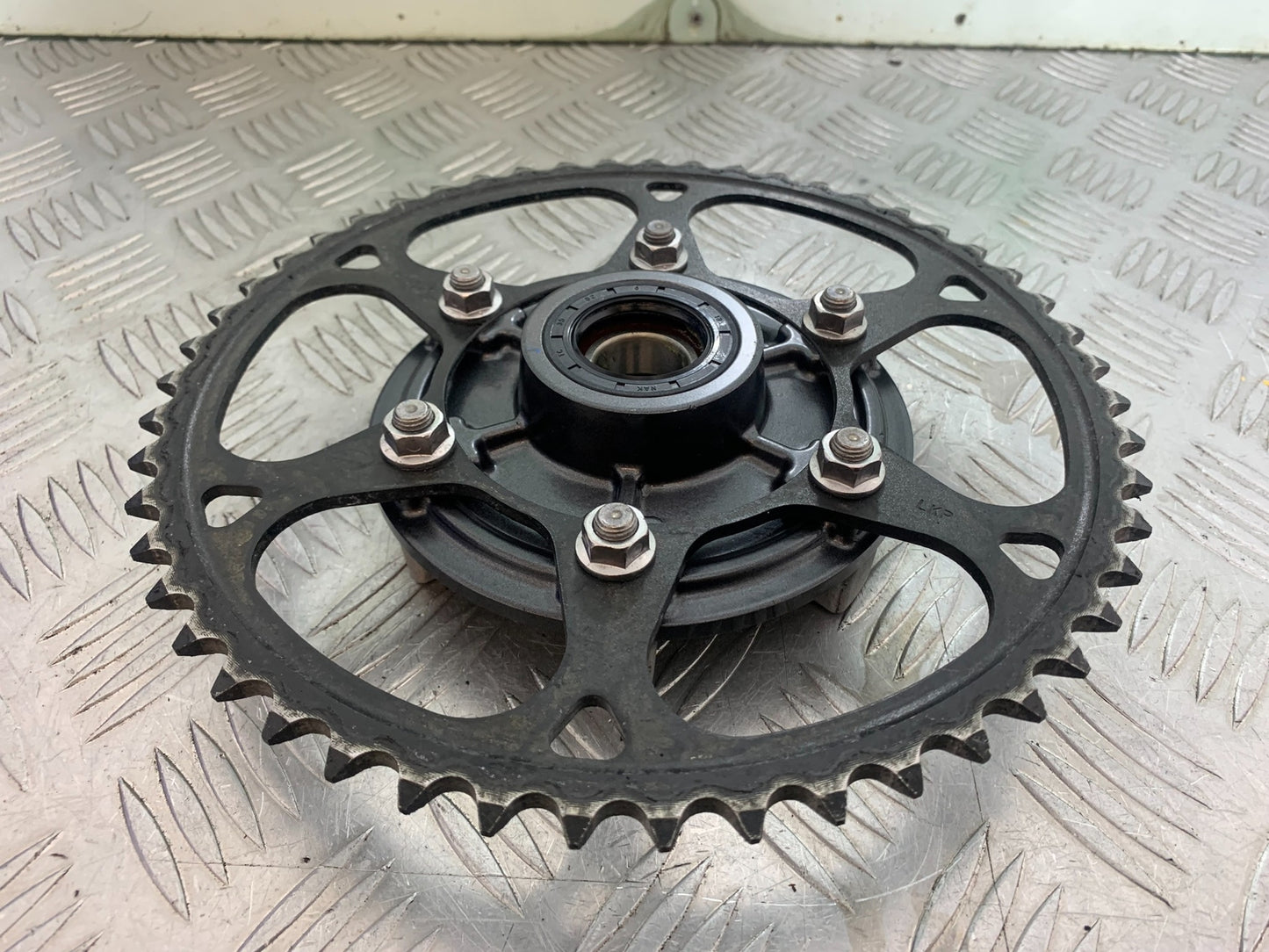 TRIUMPH TRIDENT 660 REAR SPROCKET CARRIER YEAR 2021-2024 (CMB1148)