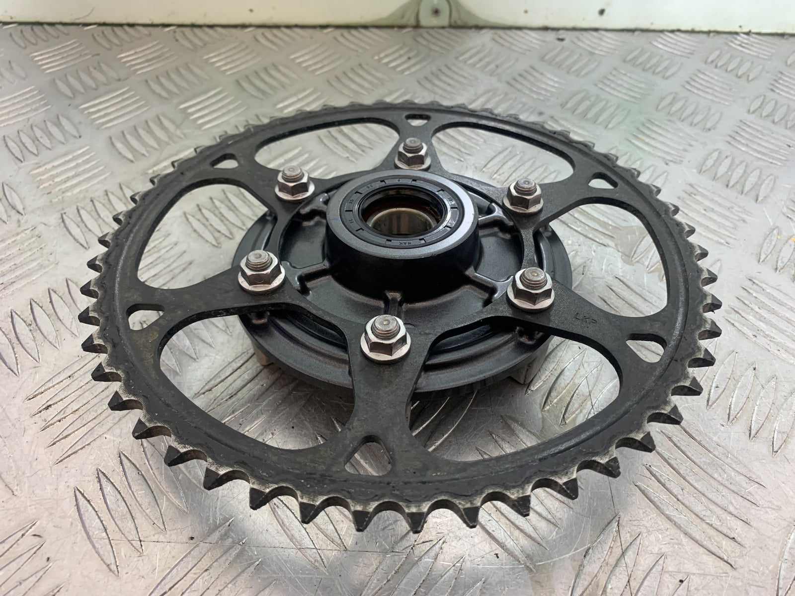 TRIUMPH TRIDENT 660 REAR SPROCKET CARRIER YEAR 2021-2024 (CMB1148)