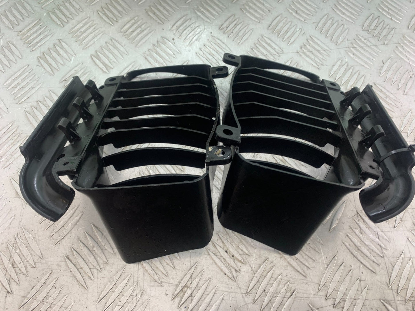 PIAGGIO VESPA GTS 125 LEFT & RIGHT RADIATOR GRILLS YEAR 2009-14 (CMB1261)