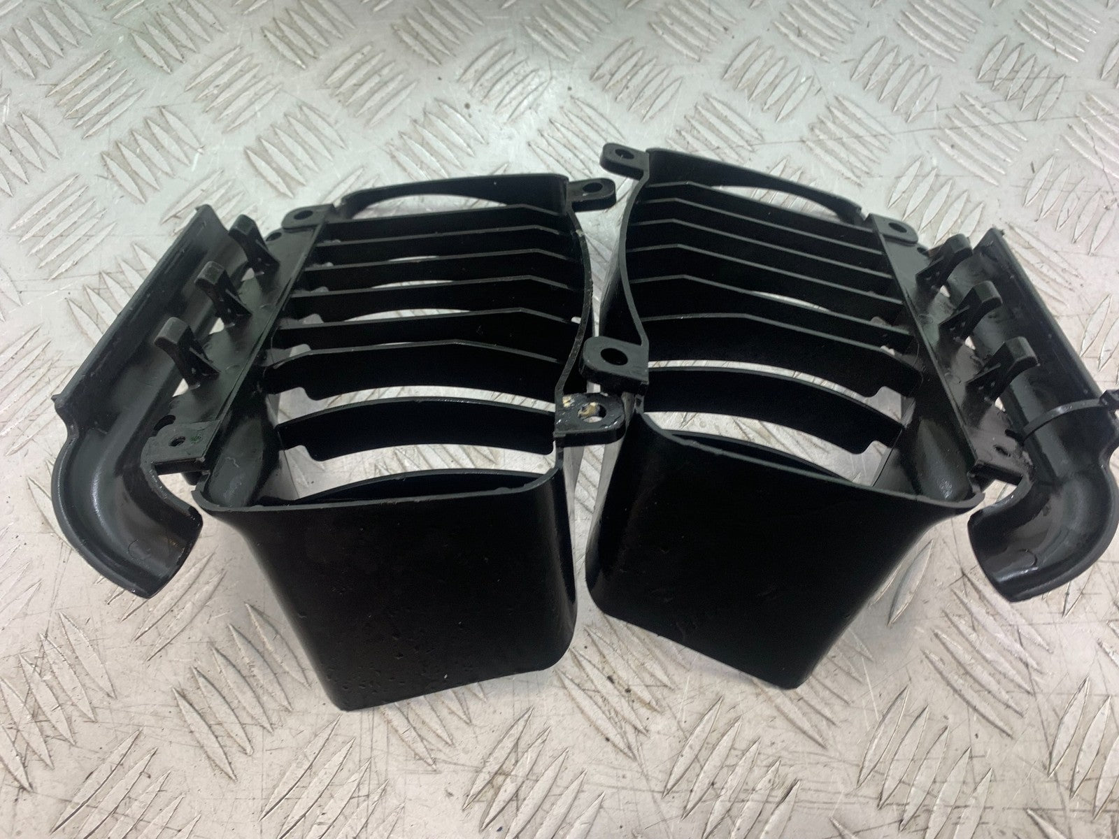 PIAGGIO VESPA GTS 125 LEFT & RIGHT RADIATOR GRILLS YEAR 2009-14 (CMB1261)
