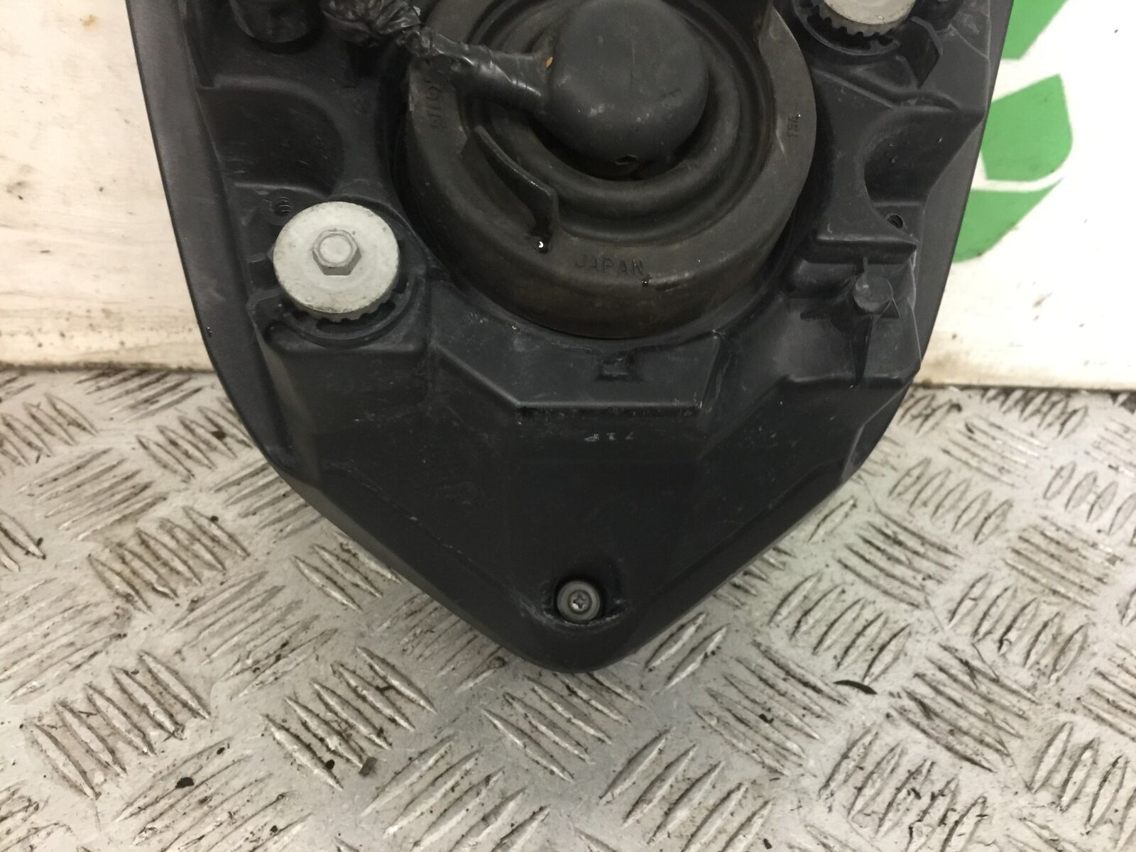 YAMAHA FZ1-N HEADLIGHT  YEAR 2006-2012  (STOCK 787)