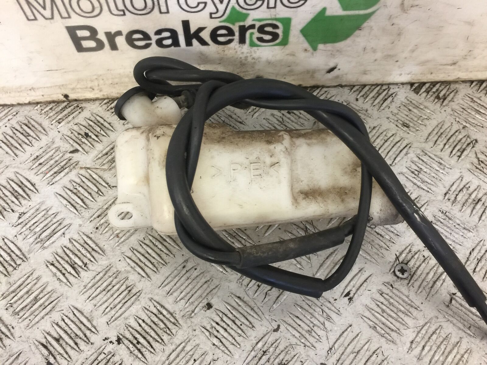 YAMAHA FZS1000 FAZER 1000 FZ1 COOLANT BOTTLE  YEAR 2000-05 (STOCK 714)