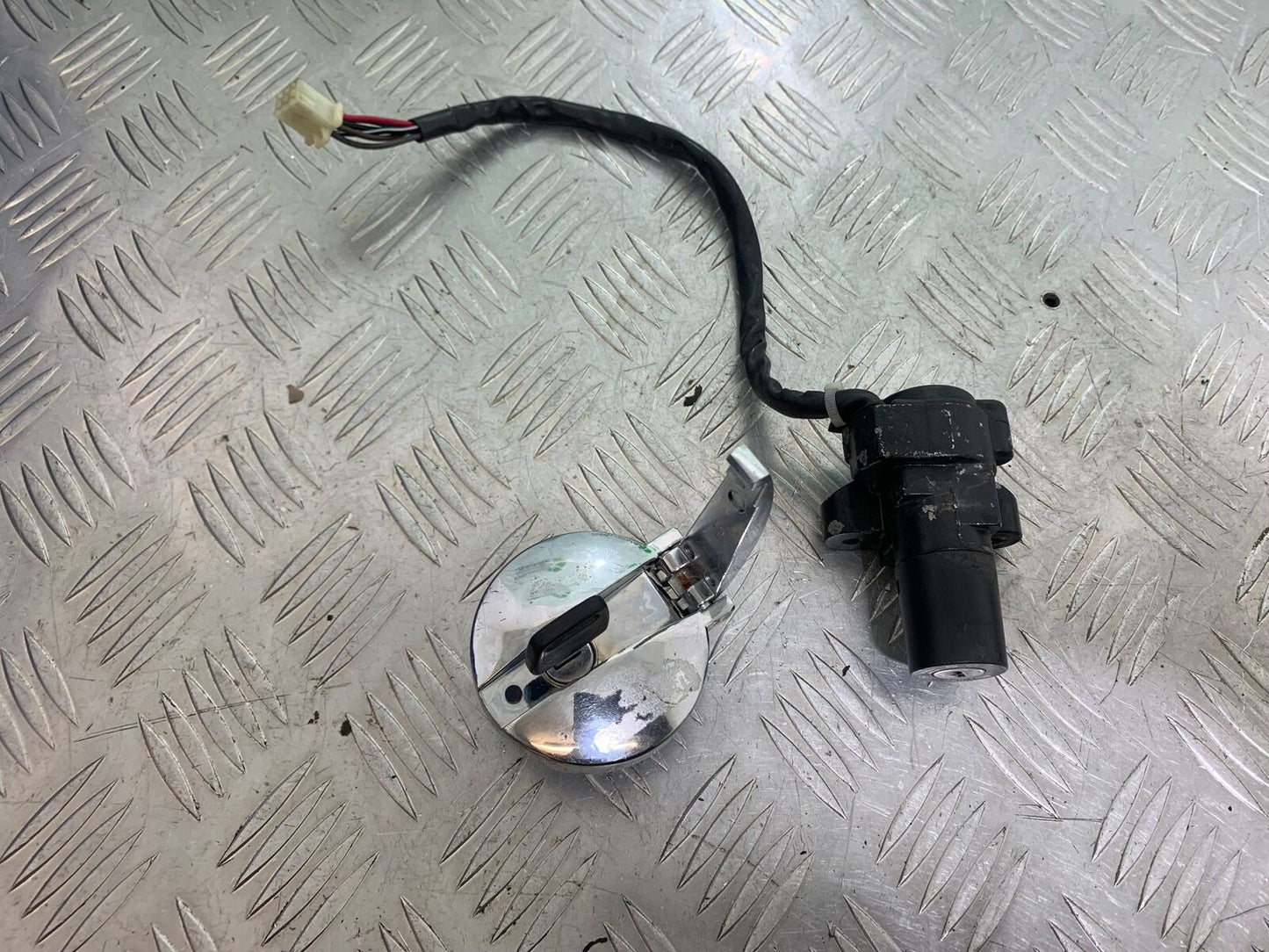 MUTT GT-SS 125 IGNITION SWITCH AND PETROL CAP  YEAR 2020- 2024  (CMB1085)