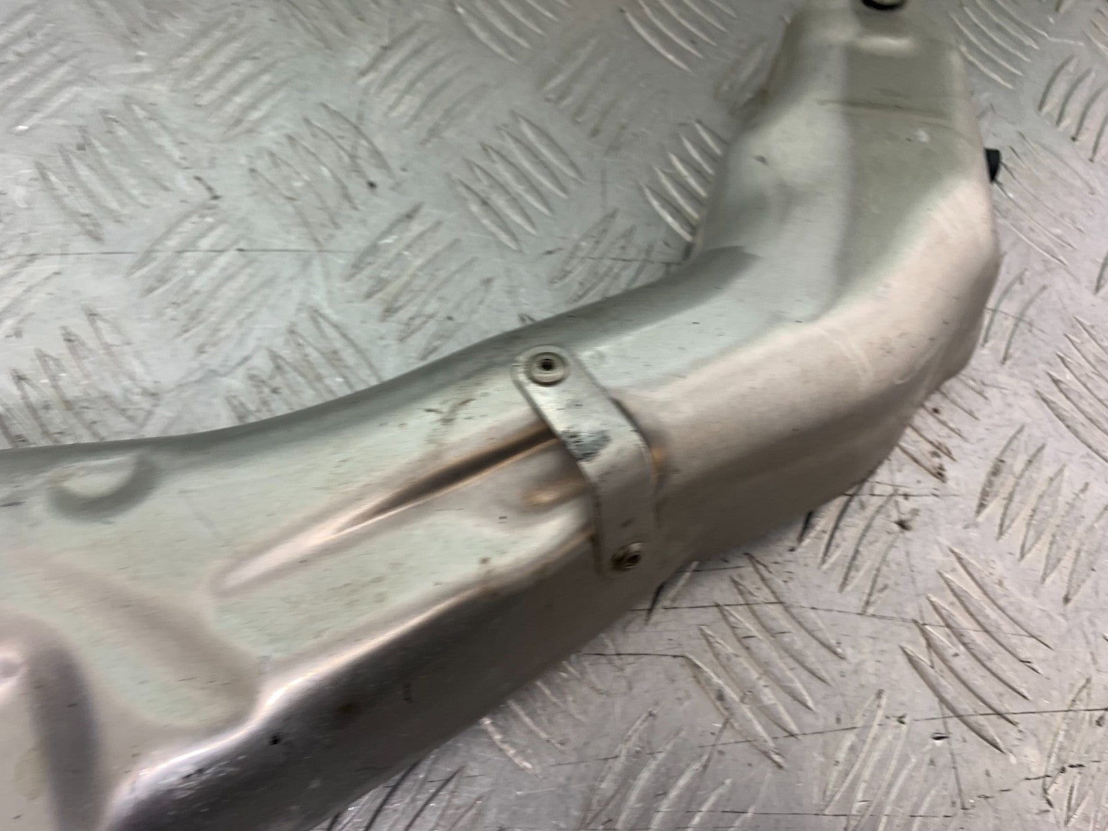 HONDA CBR1000 rr FIREBLADE EXHAUST SHIELD YEAR 2006 (CMB1220)