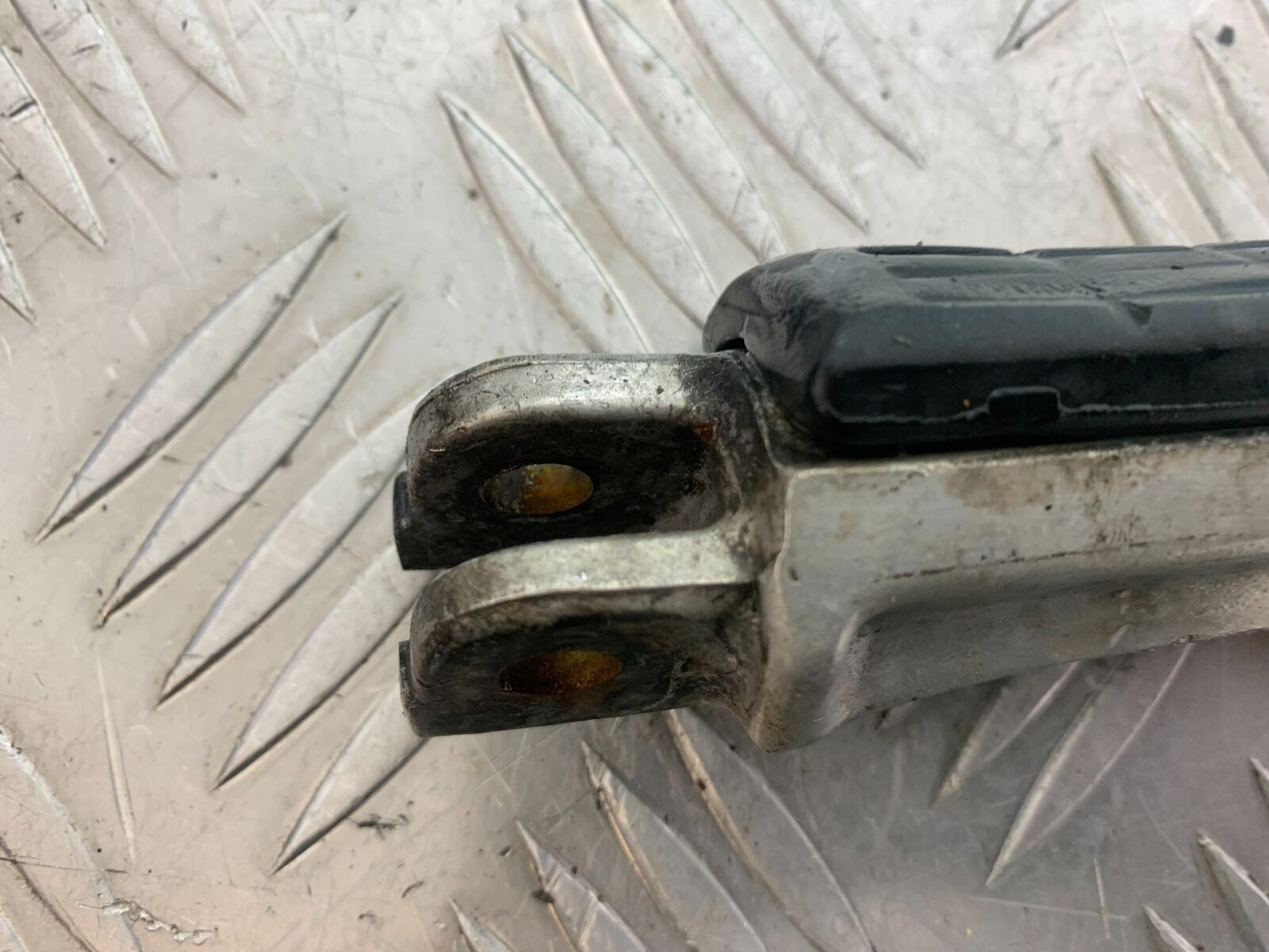 HONDA CBR600 CBR 600 F2 FRONT RIGHT FOOTPEG   YEAR 1991-1993 (CMB1114)