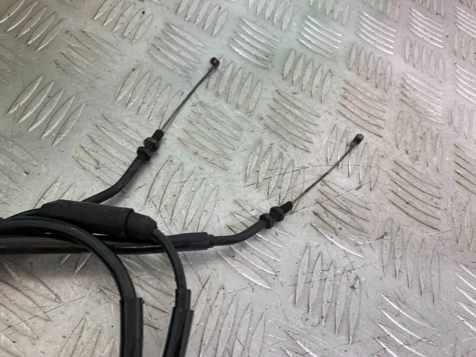 TRIUMPH 1050 SPEED TRIPLE THROTTLE CABLES   YEAR 2005-2007 (CMB1322)