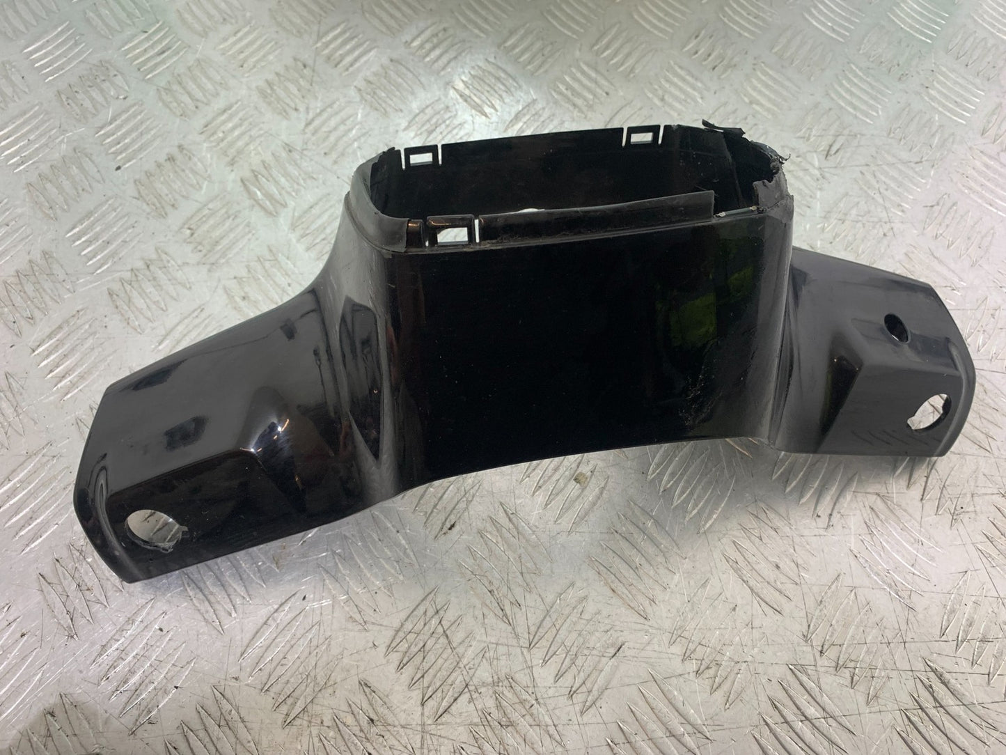 PIAGGIO VESPA LX50 LX S 50 HEADLIGHT SURROUND   YEAR 2007-2016 (CMB1290)