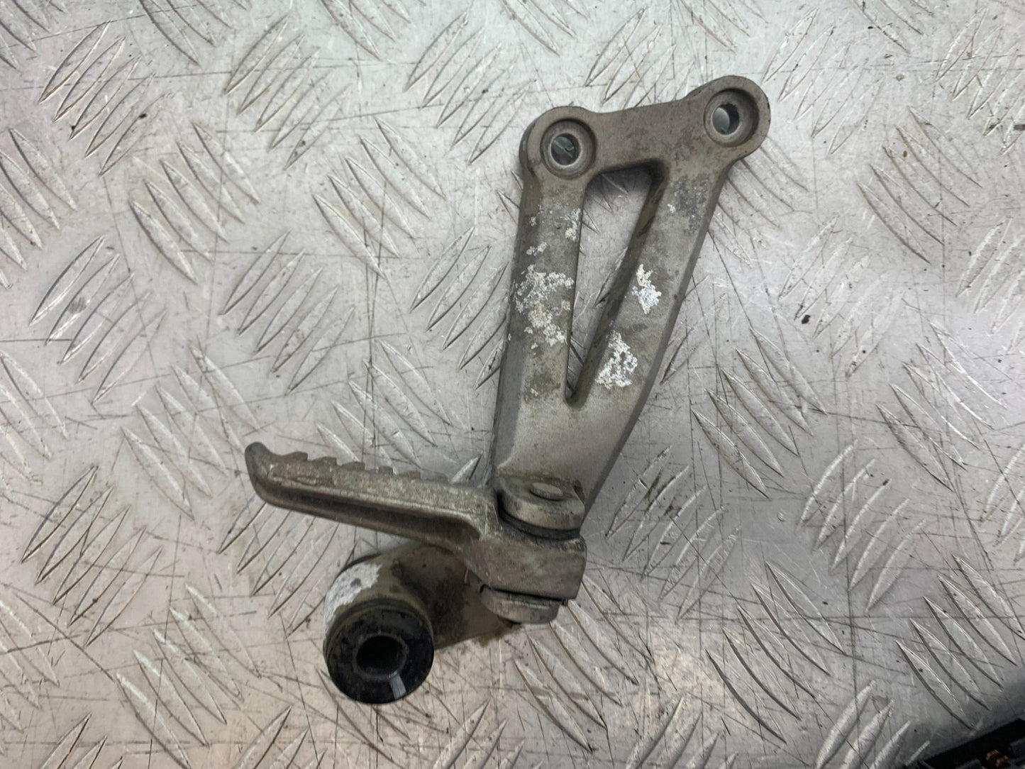 KAWASAKI Z750 Z 750 RIGHT REAR HANGER AND PEG  YEAR 2004-2006  (CMB1234)