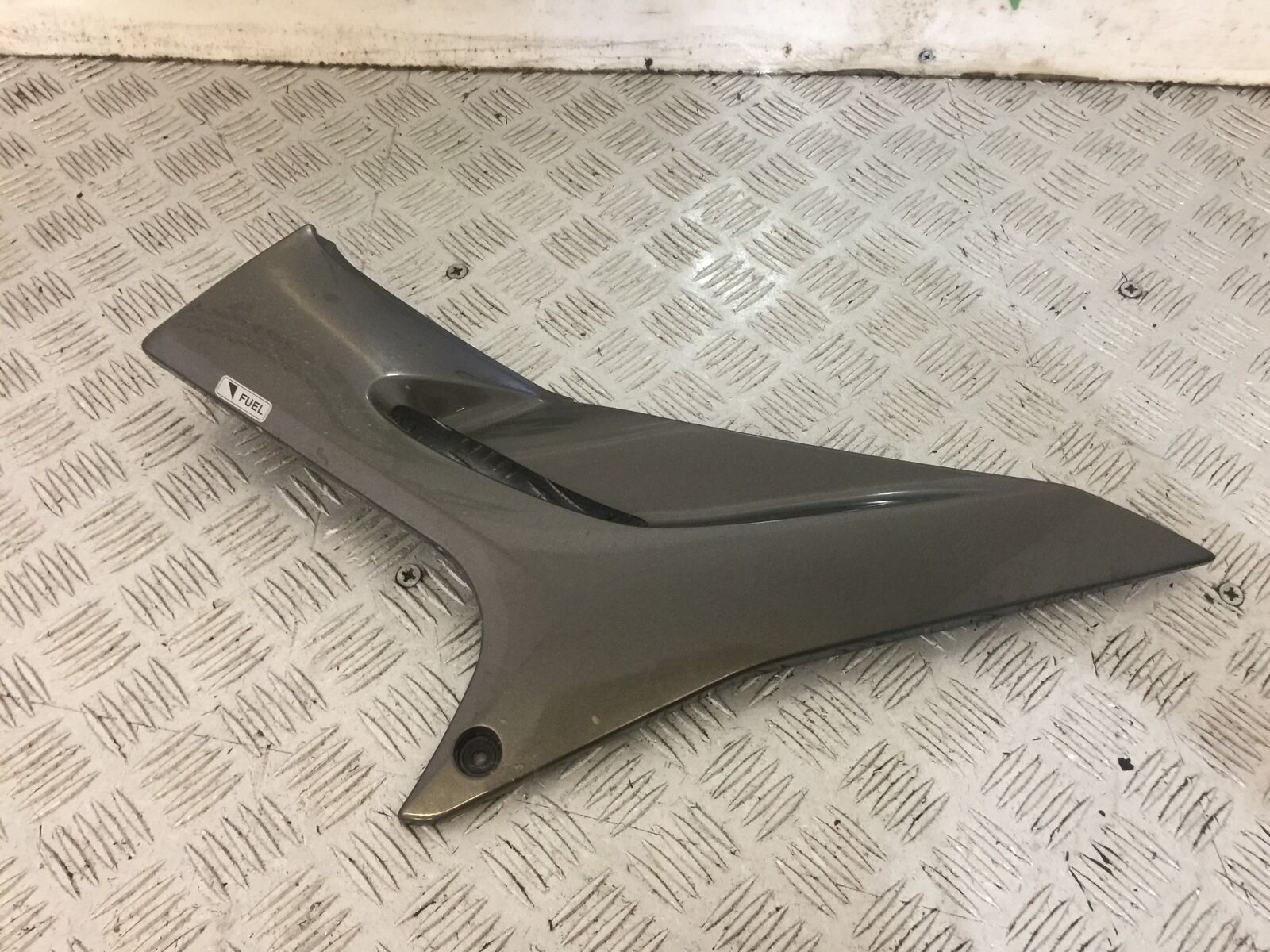 KAWASAKI ZZR1200 ZZR 1200 LEFT SEAT PANEL  2002-2005 (STOCK 745)