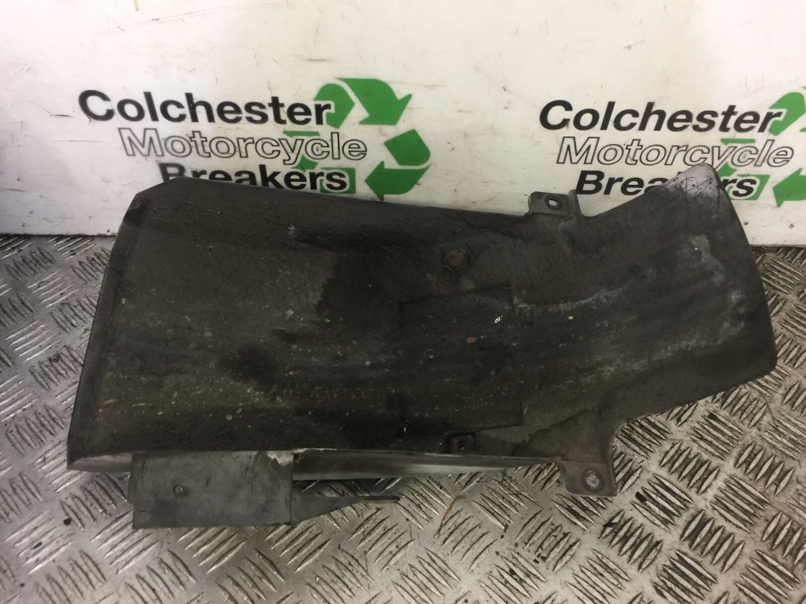YAMAHA FZR1000 FZR 1000 GENESIS INNER MUDGUARD (STOCK 433)