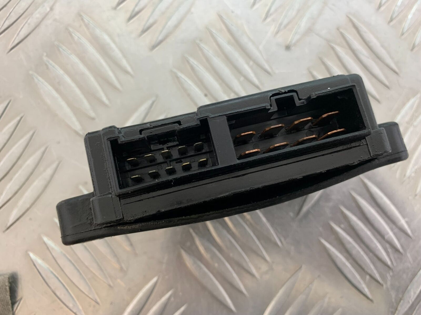 KAWASAKI ZR 750 ZEPHYR FUSE BOX  YEAR 1991-95 (CMB1008)