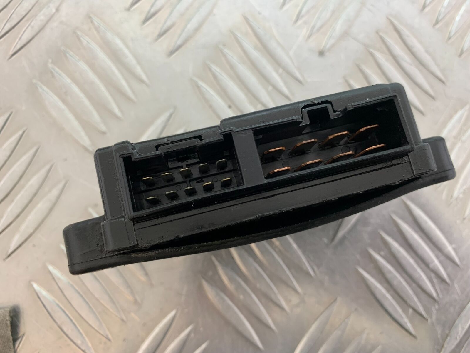 KAWASAKI ZR 750 ZEPHYR FUSE BOX  YEAR 1991-95 (CMB1008)