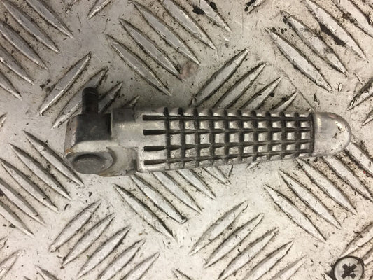 SUZUKI GSF600 GSF 600 BANDIT LEFT REAR PEG   YEAR 1997 (STOCK 687)