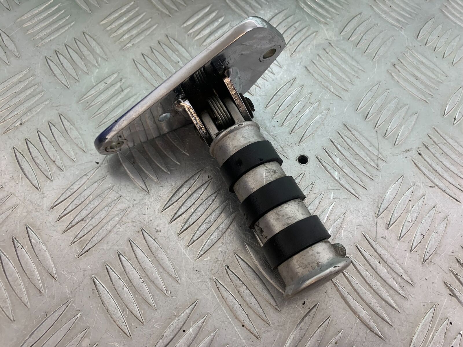 HONDA VT1100 C SHADOW SPIRIT FRONT LEFT PEG AND HANGER    2002-2003 (CMB1035)