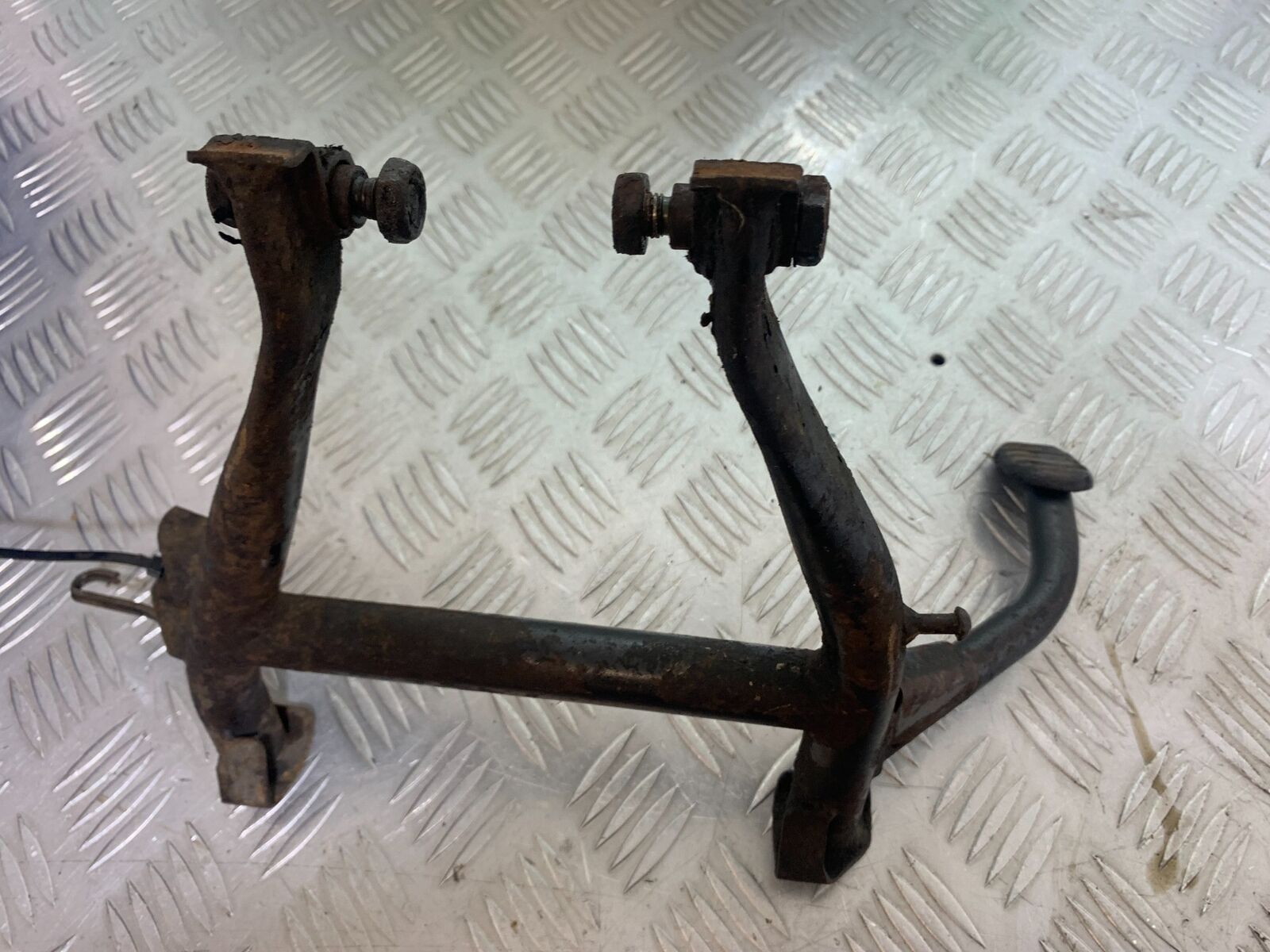 KAWASAKI Z750 ZR750 ZR-7S CENTER STAND    YEAR 1999-05 (CMB1135)