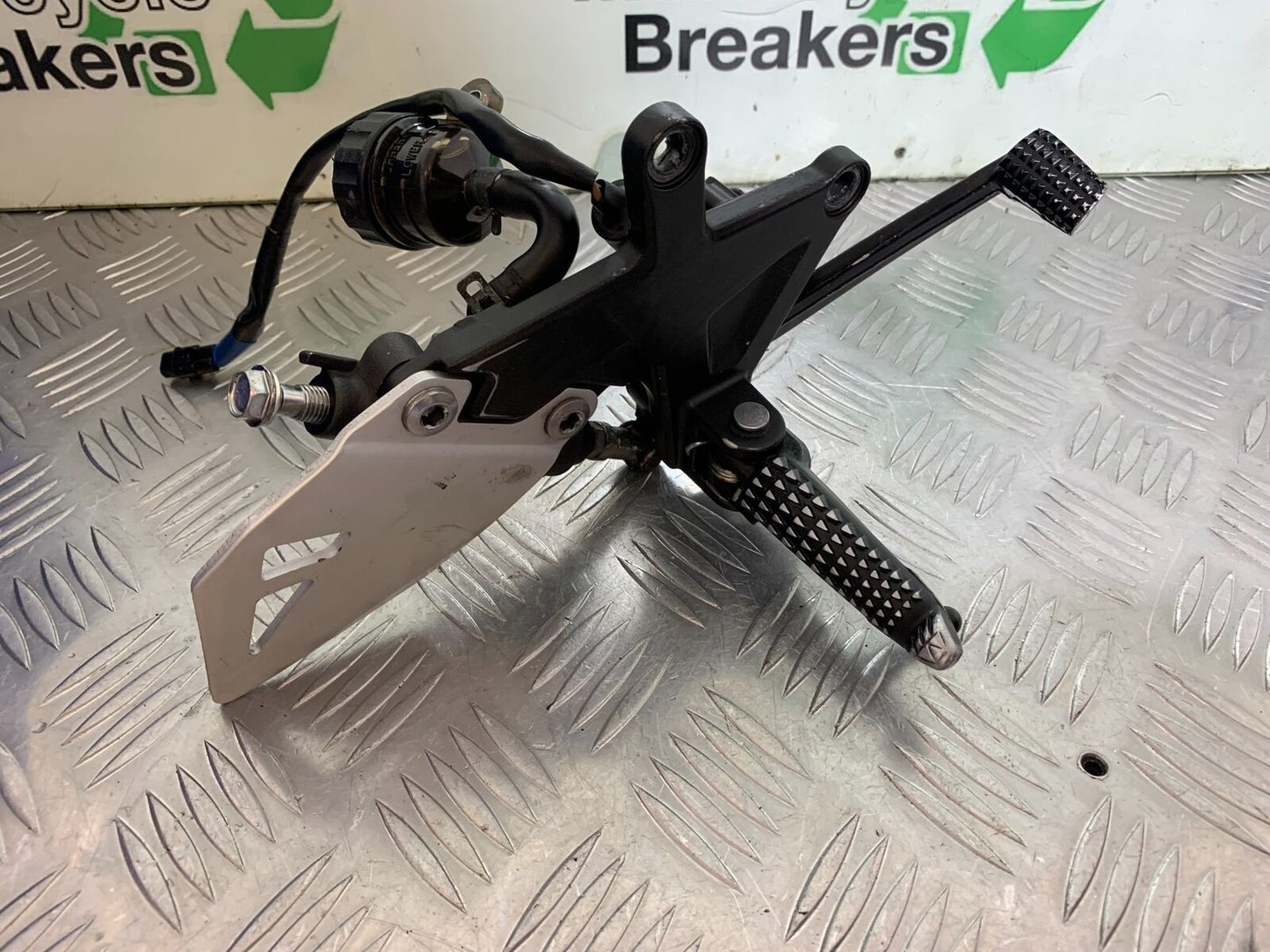 KAWASAKI ZX10R ZX 10R FRONT RIGHT HANGER   YEAR 2016-2020 (CMB1015)