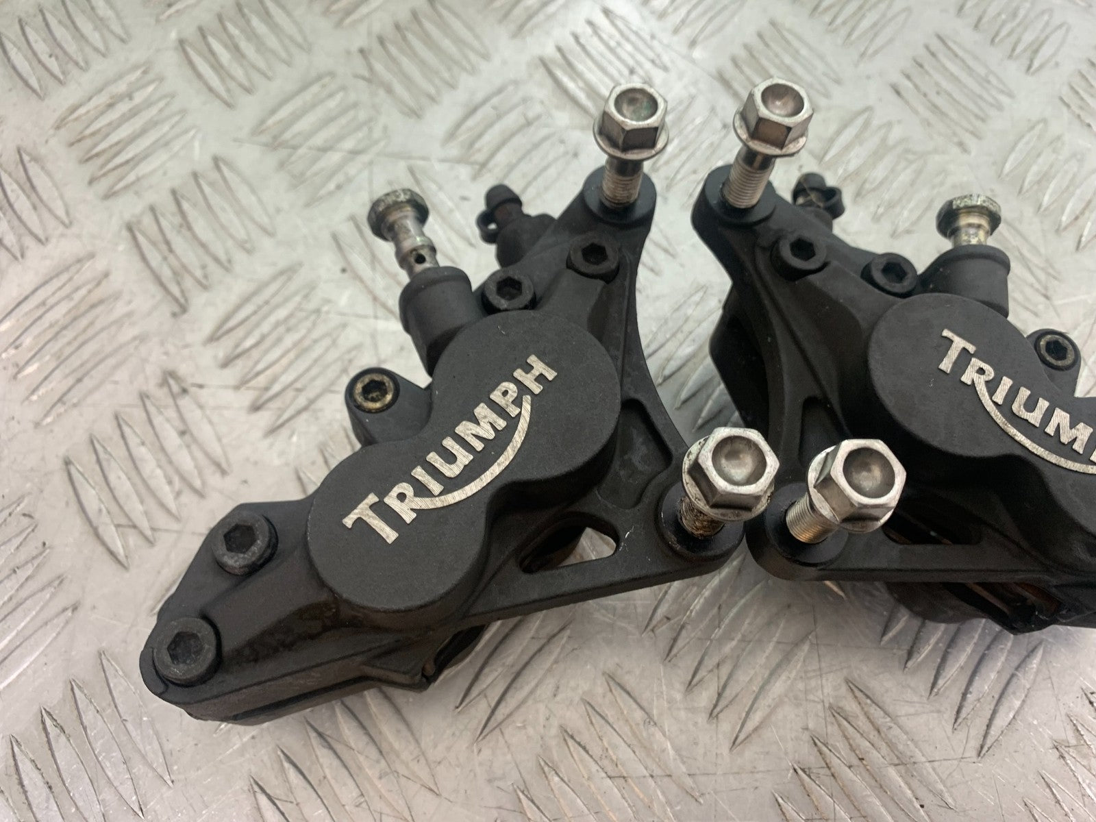 TRIUMPH 955i SPRINT ST FRONT BRAKE CALIPERS  1999-2004 (CMB1176)