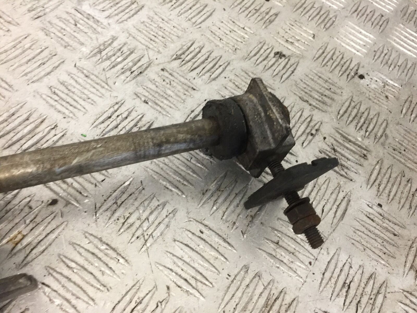 KAWASAKI NINJA 250 R EX250 REAR WHEEL SPINDLE  YEAR 2008  (STOCK 879)