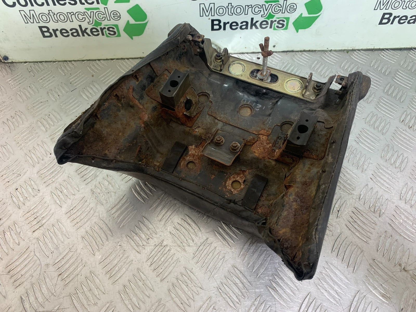 HONDA GL500 GL 500 SILVERWING REAR SEAT AND GRAB RAIL  YEAR 1981-82  (CMB1168)