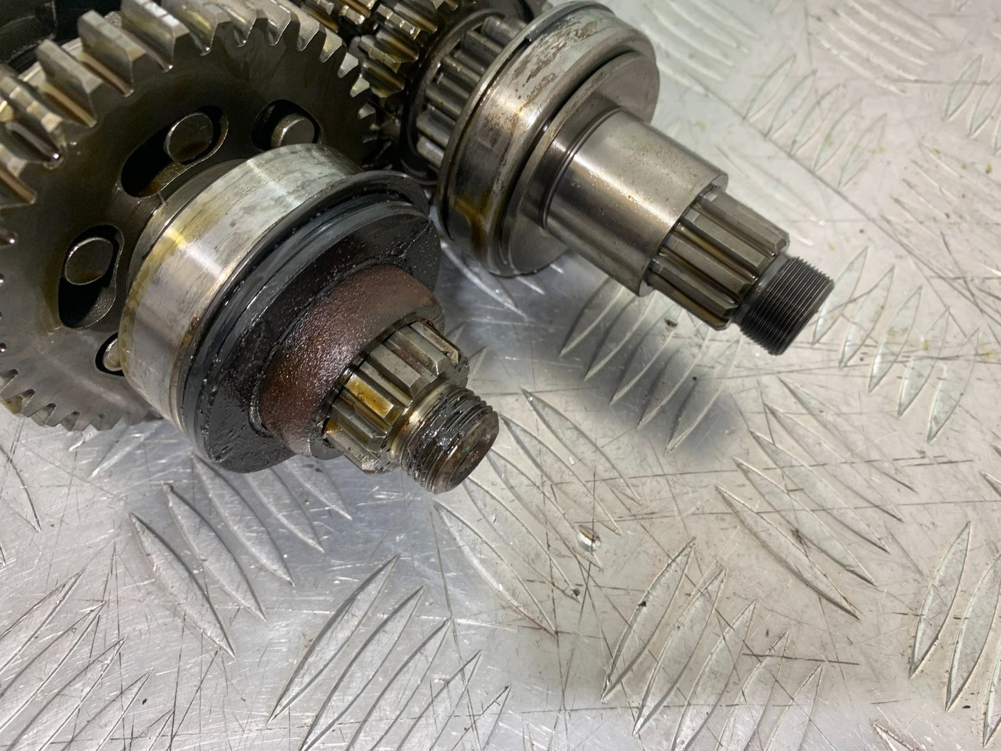TRIUMPH 955I SPRINT RS GEAR BOX  YEAR 1999-04
