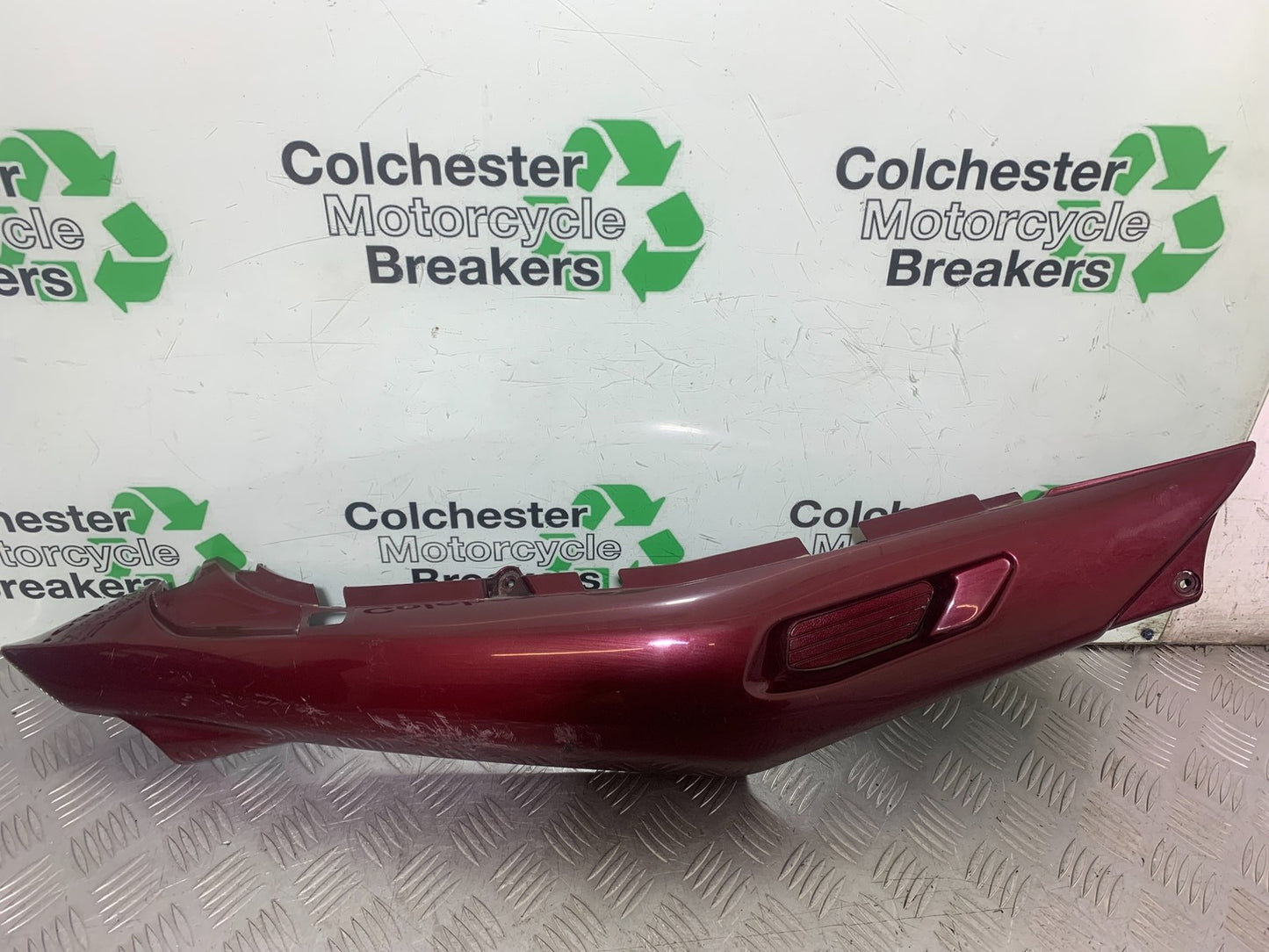 YAMAHA XJ900 XJ 900 DIVERSION RIGHT SEAT PANEL  YEAR 1994-2002(CMB1292)