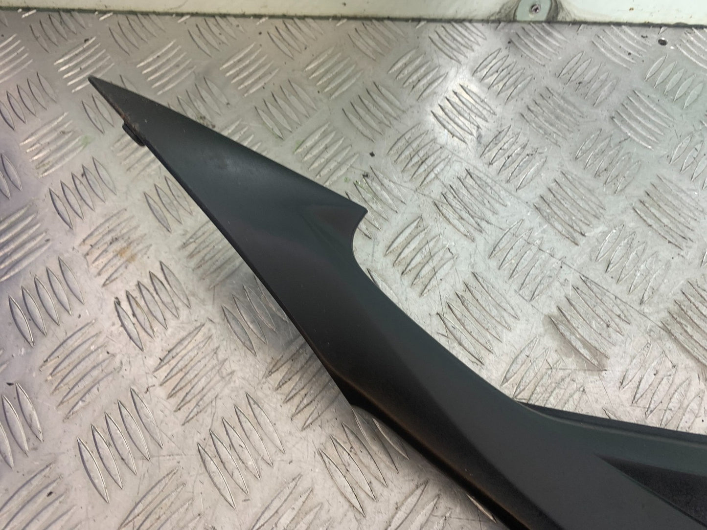 SUZUKI GSR600 GSR 600 LEFT SIDE PANEL  2006-2010 (CMB1177)