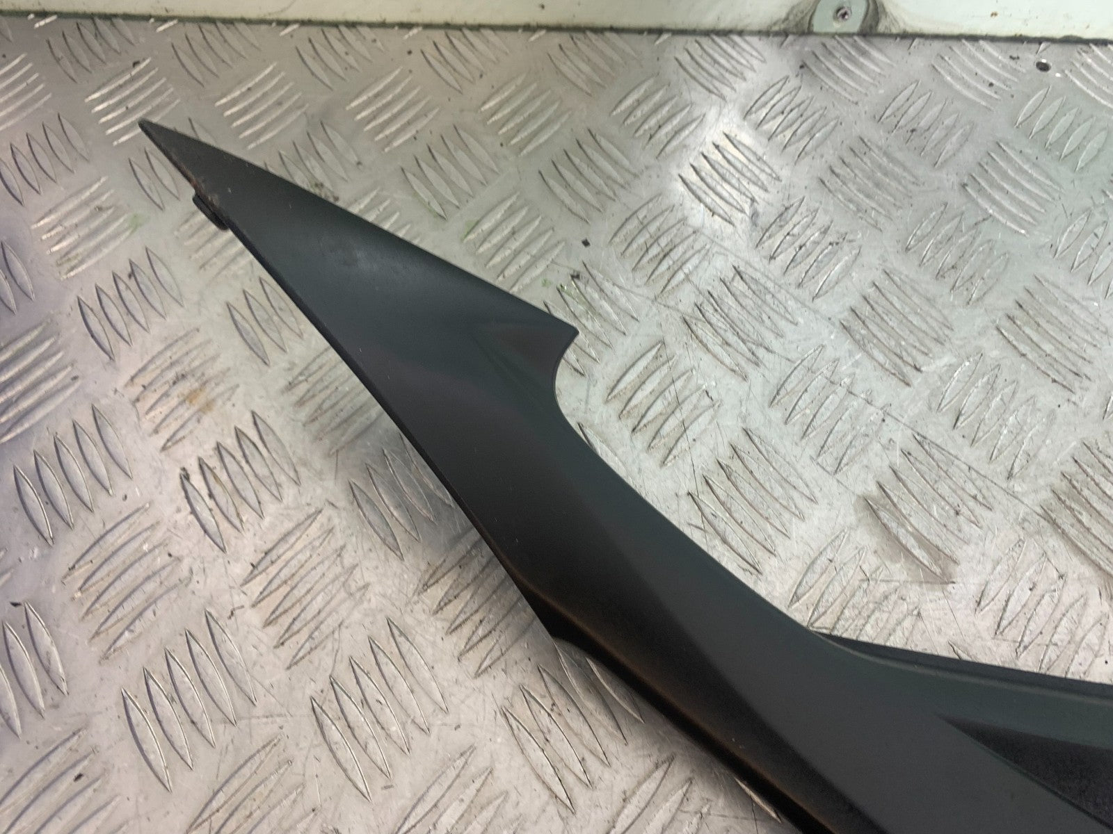 SUZUKI GSR600 GSR 600 LEFT SIDE PANEL  2006-2010 (CMB1177)