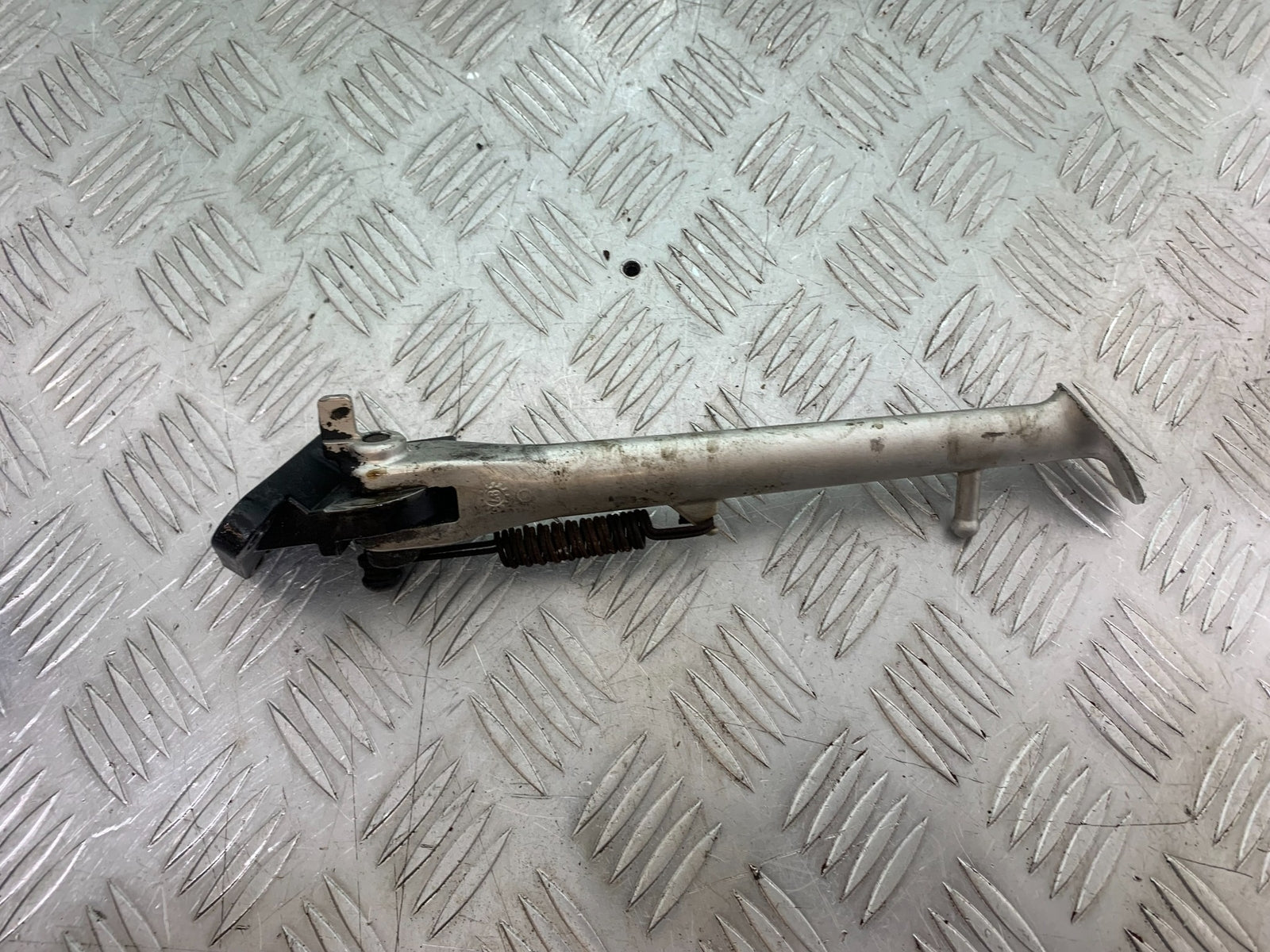 TRIUMPH T509 SPEED TRIPLE SIDE STAND AND BRACKET   YEAR 1997-1998 (CMB1144)