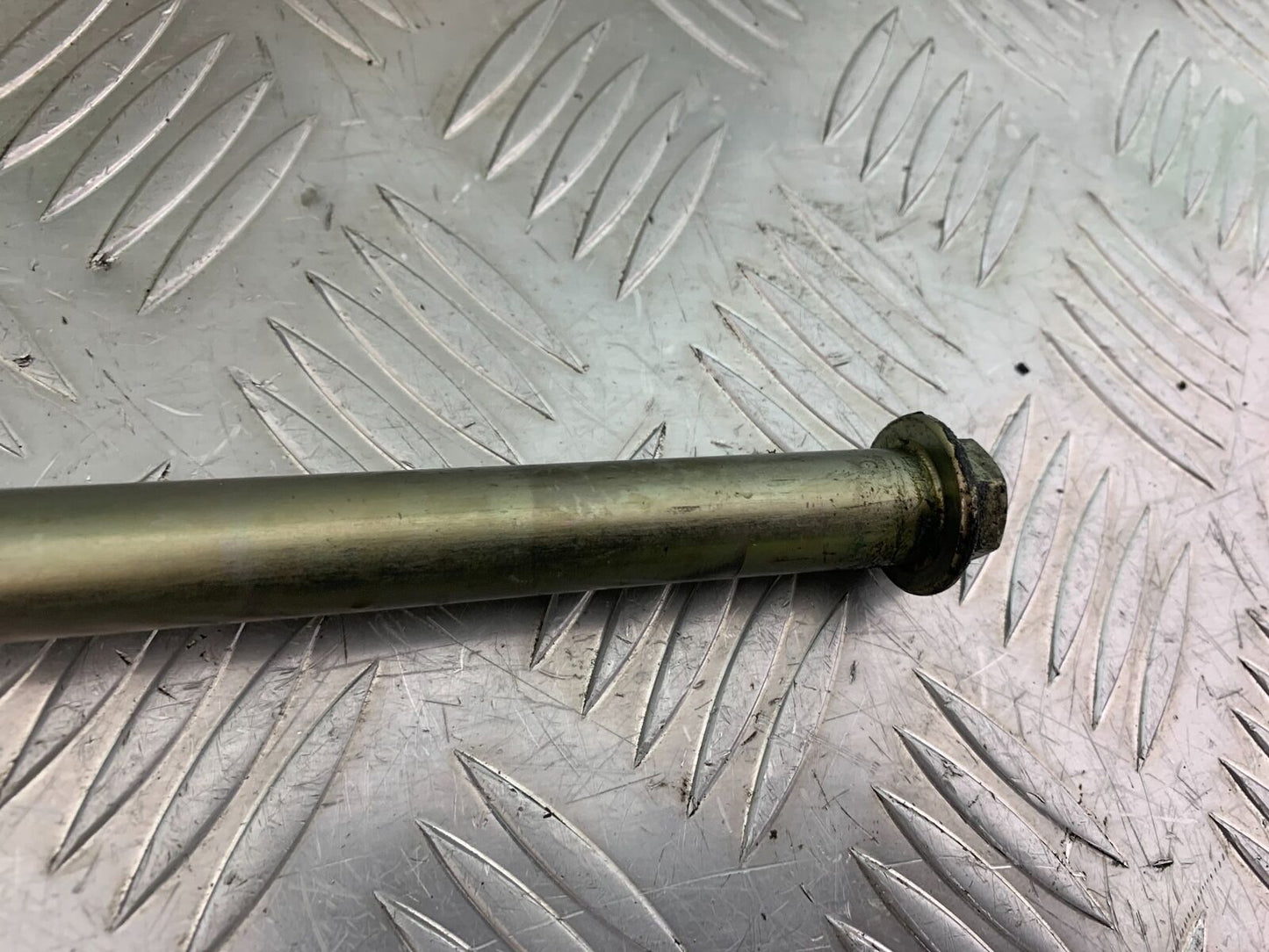 TRIUMPH THUNDERBIRD 1600 SWINGARM SPINDLE  YEAR 2011 (CMB1107)