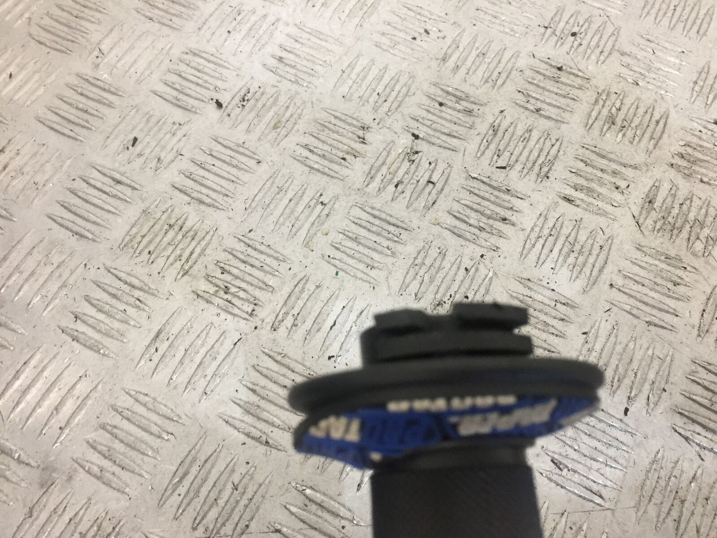 YAMAHA XT125X XT125 X THROTTLE TWIST GRIP  YEAR 2008  (STOCK 857)