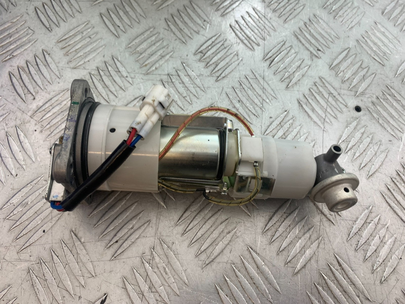 KTM 1290 SUPER DUKE R PETROL PUMP YEAR 2020-2024 (CMB1272)
