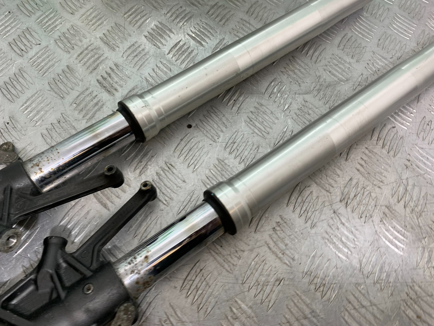 KAWASAKI GTR1400 GTR 1400 FORKS   YEAR 2007-2009 (CMB1306)