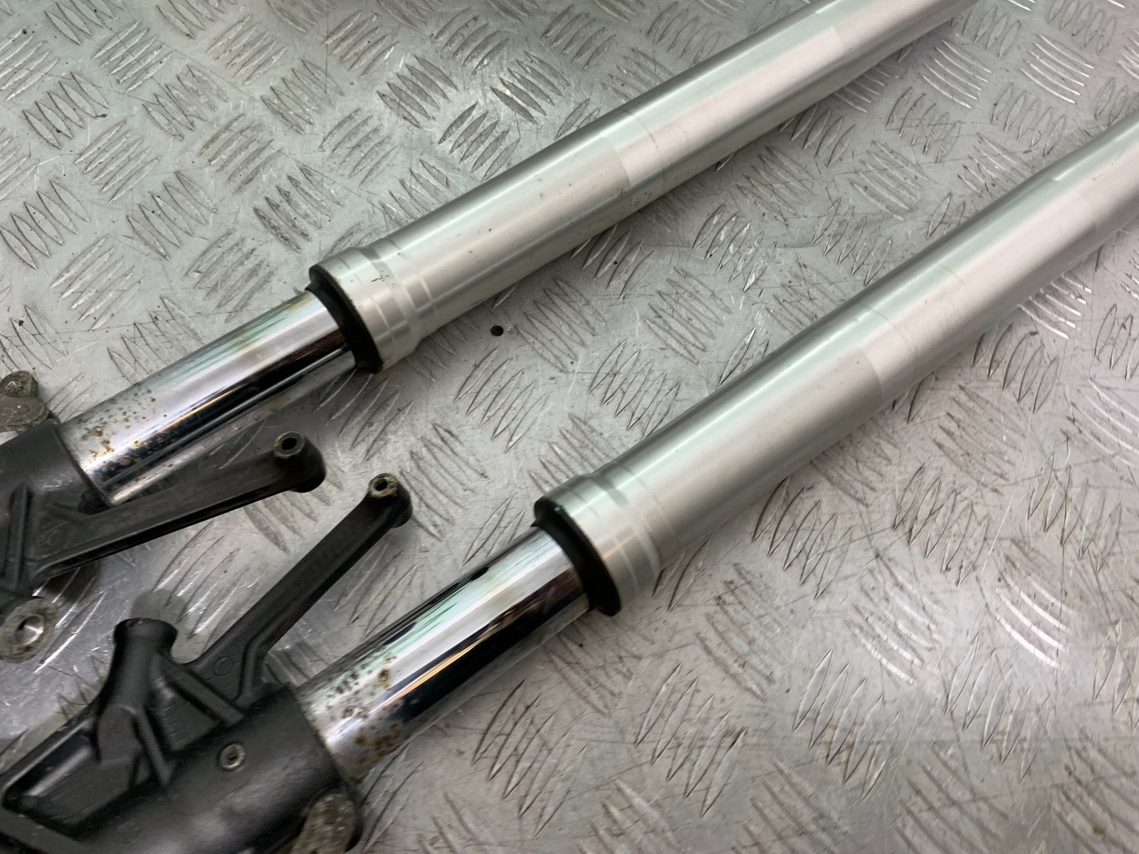 KAWASAKI GTR1400 GTR 1400 FORKS   YEAR 2007-2009 (CMB1306)