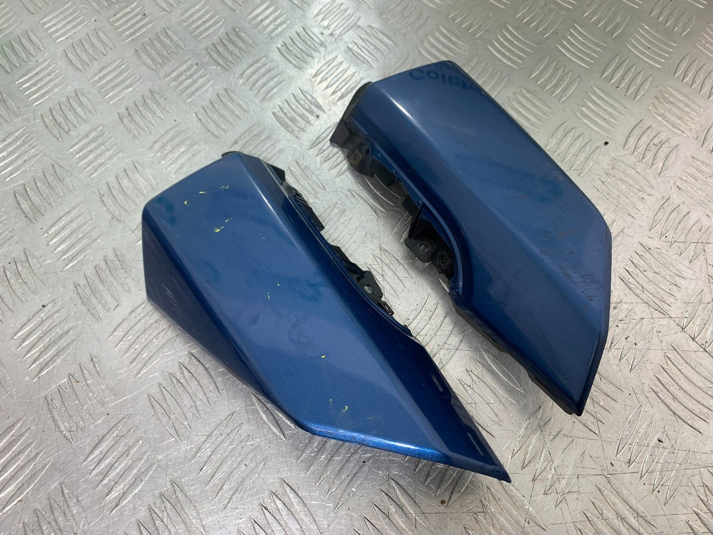 YAMAHA XMAX 125 XMAX-125 LEFT AND RIGHT COVERS  YEAR 2015-2020  (CMB1266)