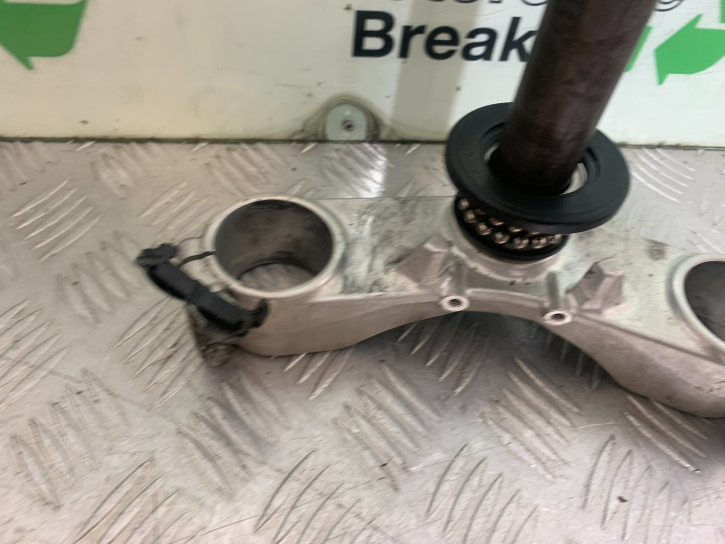 KAWASAKI GTR1400 GTR 1400 BOTTOM YOKE  YEAR 2007-2009 (CMB1174)