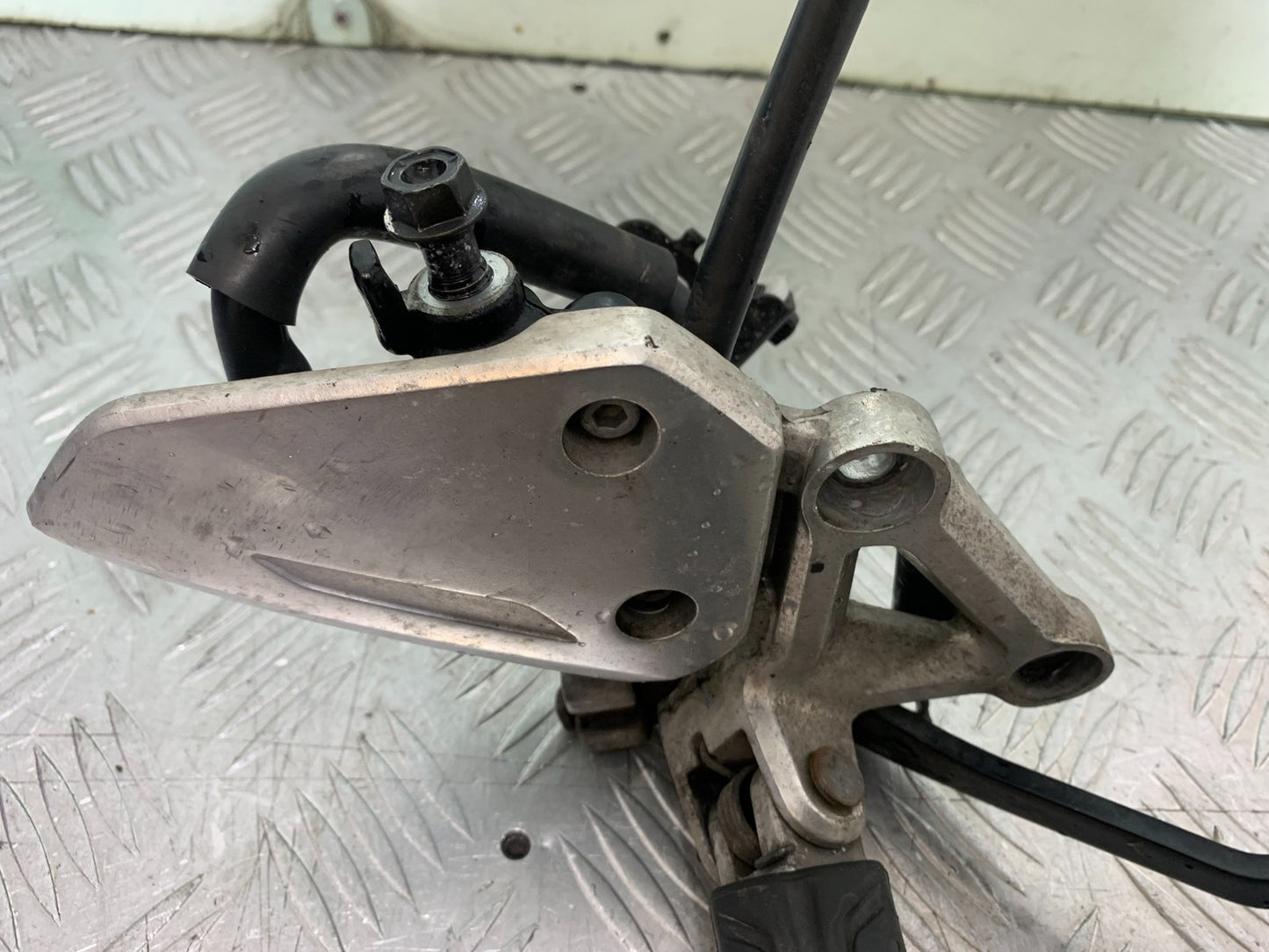 HONDA CB650F CB 650 FA-E FRONT RIGHT HANGER  YEAR 2014-2017 (CMB1226)