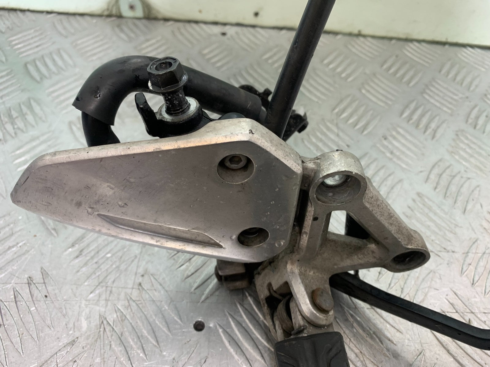 HONDA CB650F CB 650 FA-E FRONT RIGHT HANGER  YEAR 2014-2017 (CMB1226)