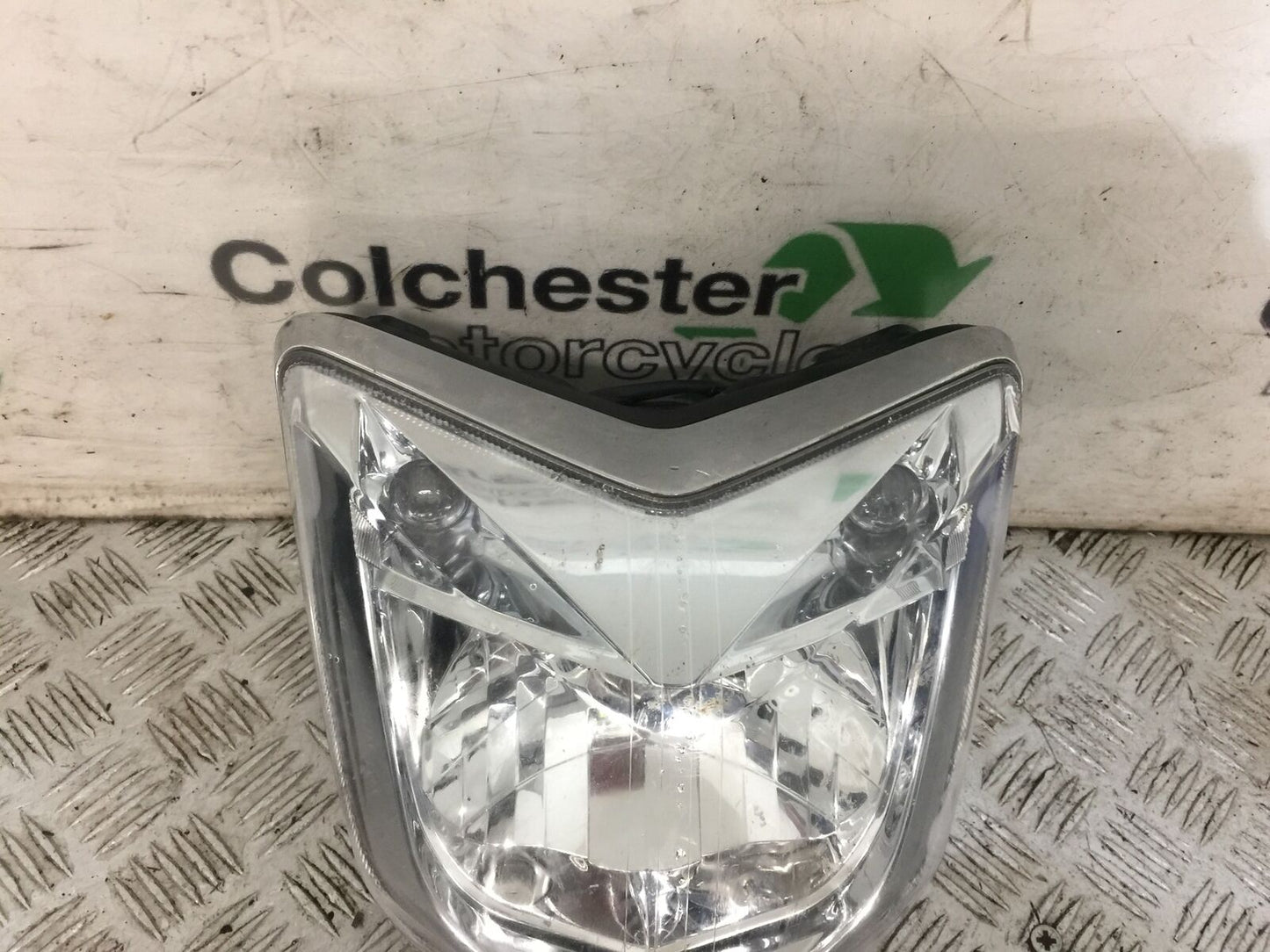 YAMAHA FZ1-N HEADLIGHT  YEAR 2006-2012  (STOCK 787)