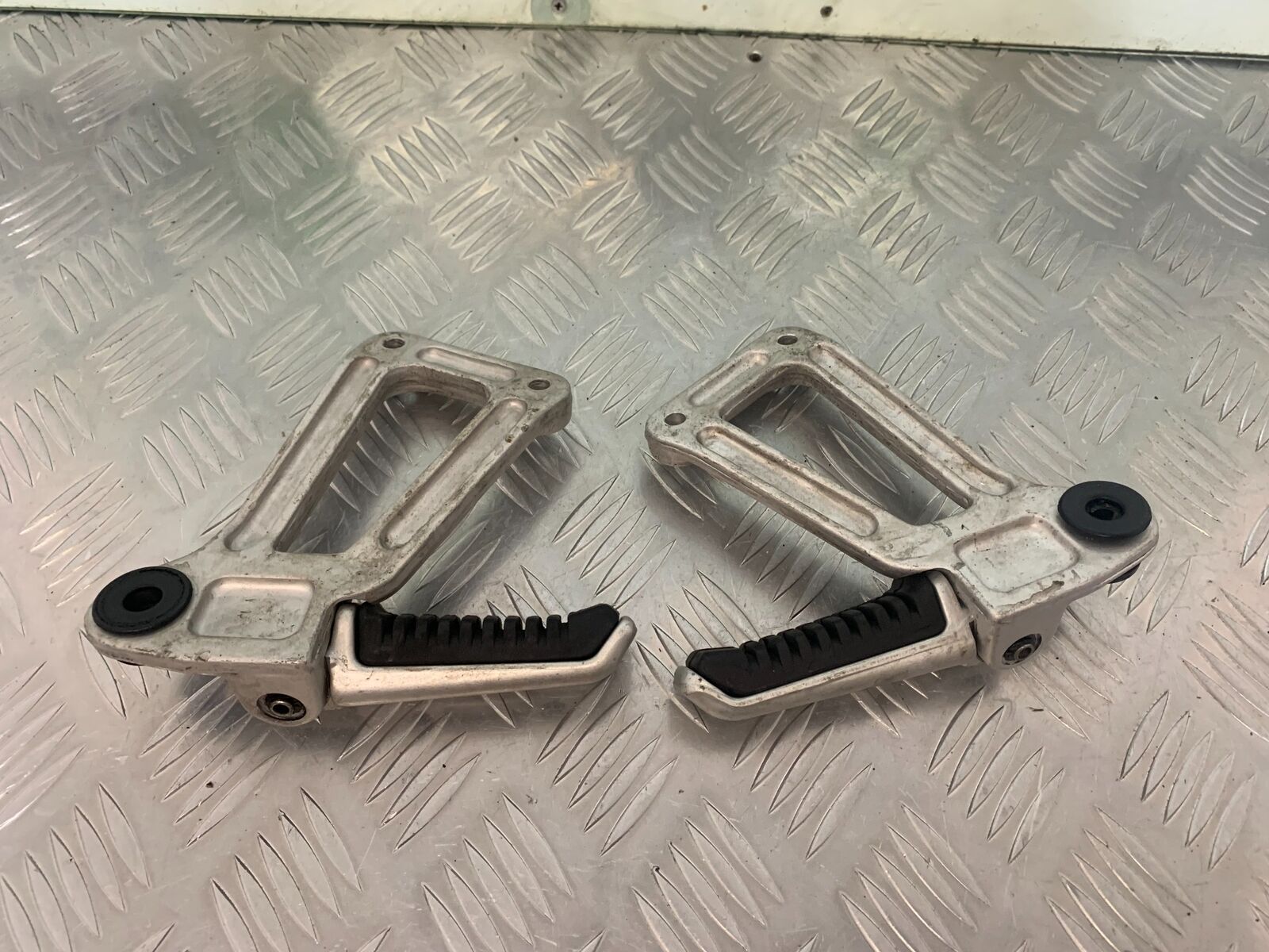 DUCATI 600ss 600 ss REAR HANGERS AND PEGS  YEAR 1991-98 (STOCK 987)