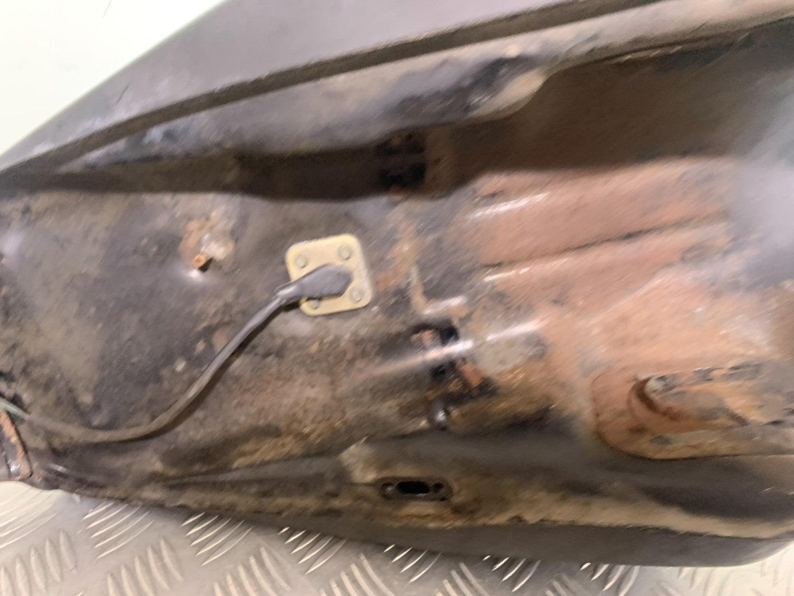 YAMAHA XJR1300 XJR 1300 PETROL TANK  1999-2003 (CMB1119)