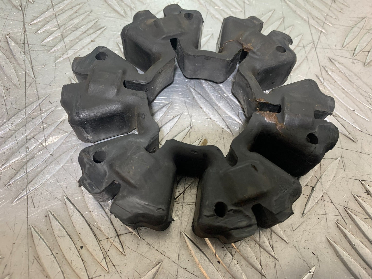 KTM DUKE 125 CUSH DRIVE RUBBERS  YEAR 2017-2022 (CMB1222)