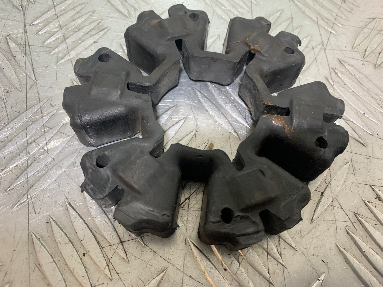 KTM DUKE 125 CUSH DRIVE RUBBERS  YEAR 2017-2022 (CMB1222)