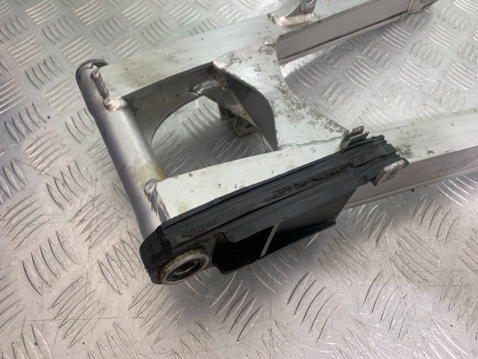 KAWASAKI GPZ600 GPZ 600 SWINGARM YEAR 1988-90 (CMB1258)