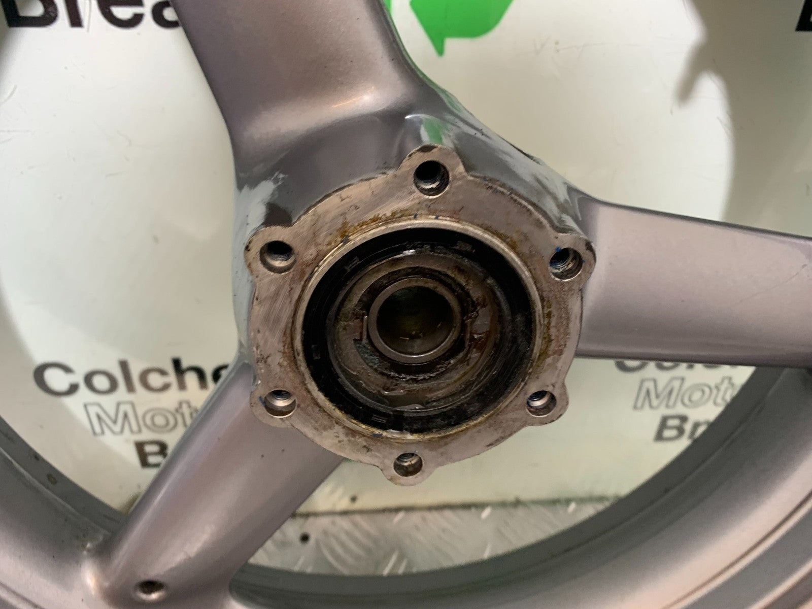 TRIUMPH 955i SPRINT ST FRONT WHEEL  YEAR 1999-04 (CMB1230)